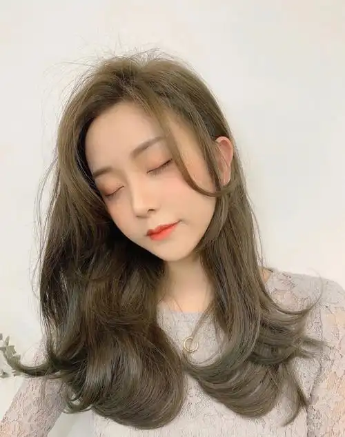 不用退色的发色|||不用褪色就可以做的茶青发色 冷棕色高级感发色