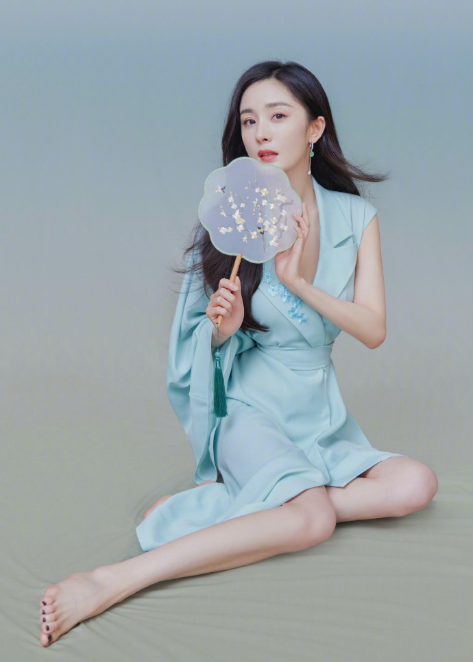 杨幂再现月牙笑#杨幂美照合集笑起来很好看的小02