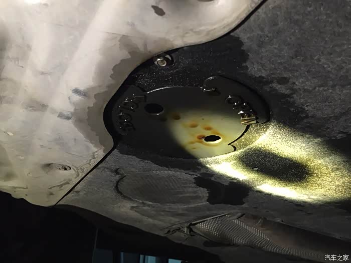 525li车底漏机油