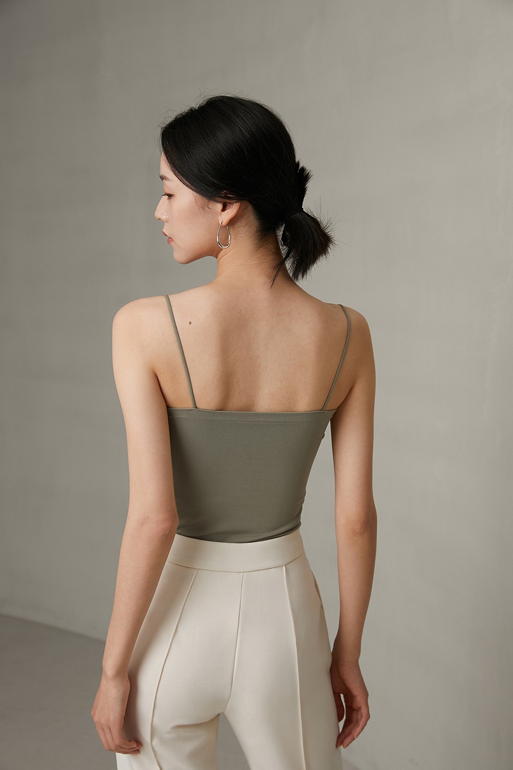 静鹿夏季带胸垫吊带背心美背外穿内搭打底上衣短款女高弹力基础款2条