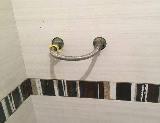 卫生间墙面瓷砖这样开孔,好看又简单,还不容易把瓷砖打裂了|瓷砖|出水