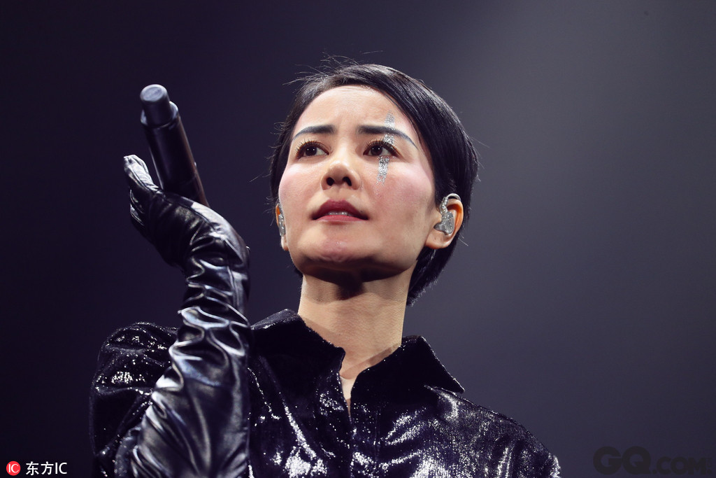 王菲"幻乐一场"演唱会群星云集 争议不断_人物_gq男士网