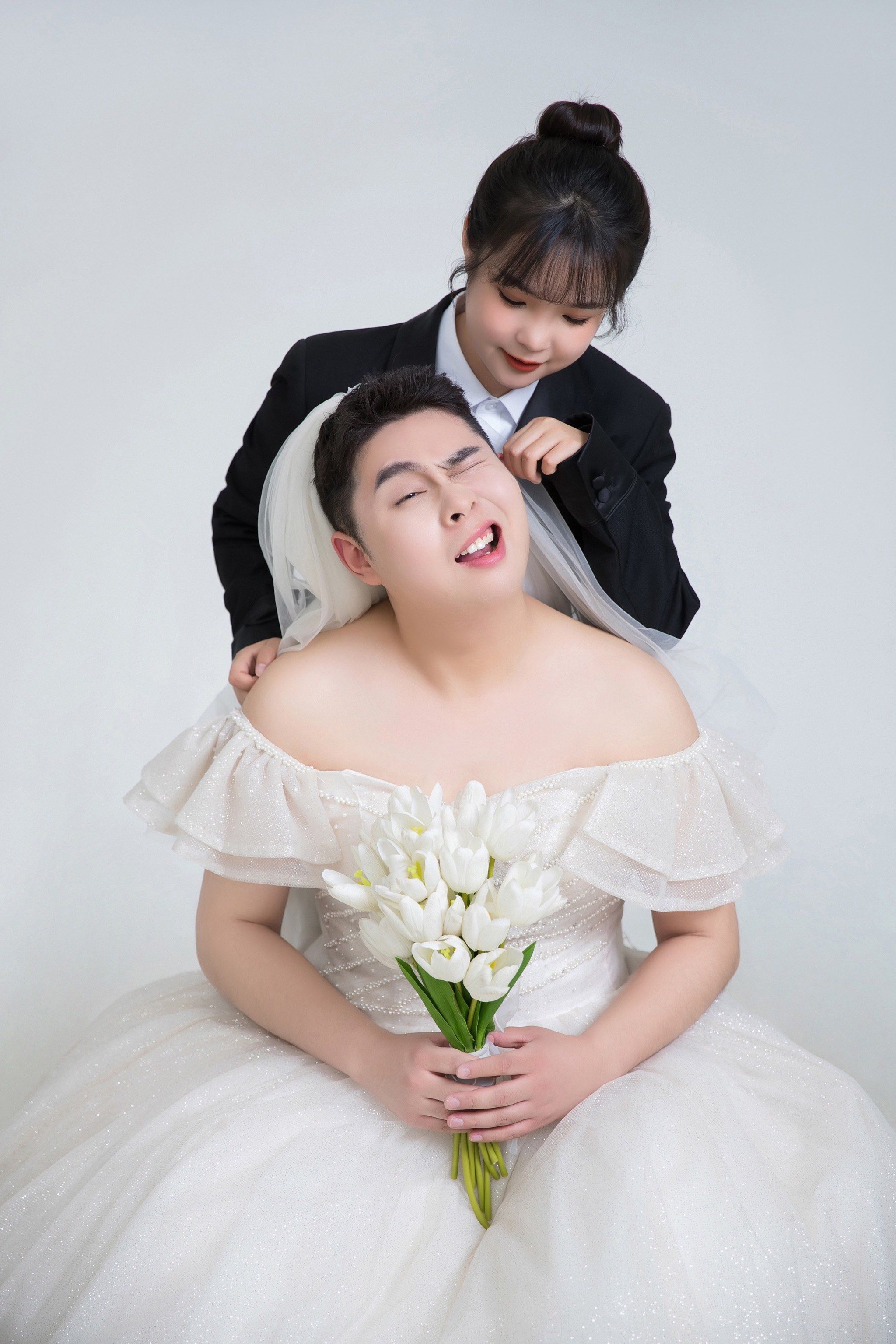 搞怪婚纱照🆚传统婚纱照,更喜欢哪一组呢?