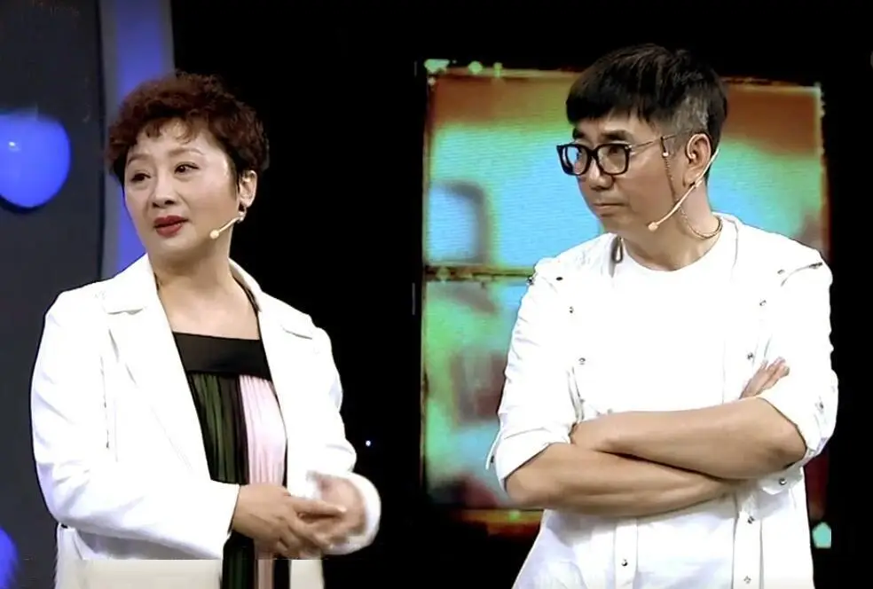 与王新军分手后,独自一人带着儿子生活,13年间,唐静华丽转身_表演