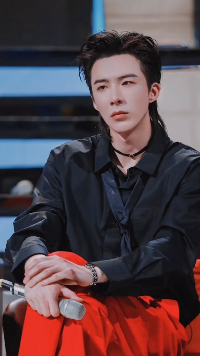 摩登兄弟刘宇宁,真的不考虑整个背头半永久吗?真的很要命哎