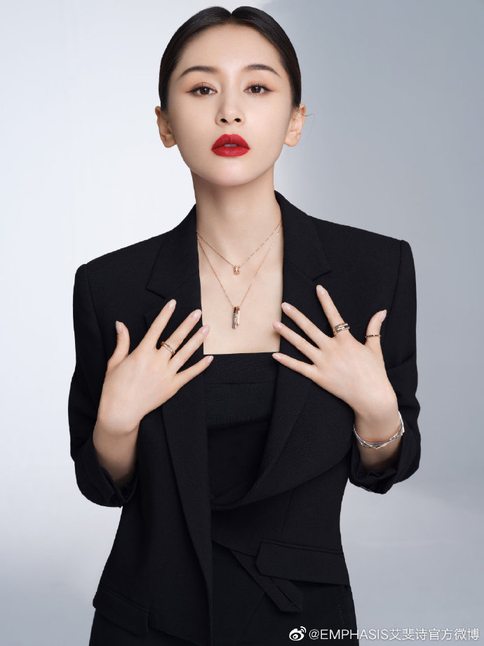 emphasis代言人王子文##crown the beautiful you