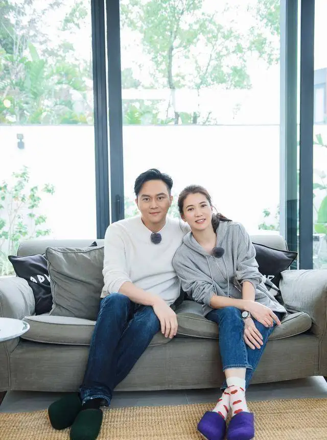 原创原创48岁的袁咏仪不仅有恩爱老公张智霖更有超高衣品一般人穿不来