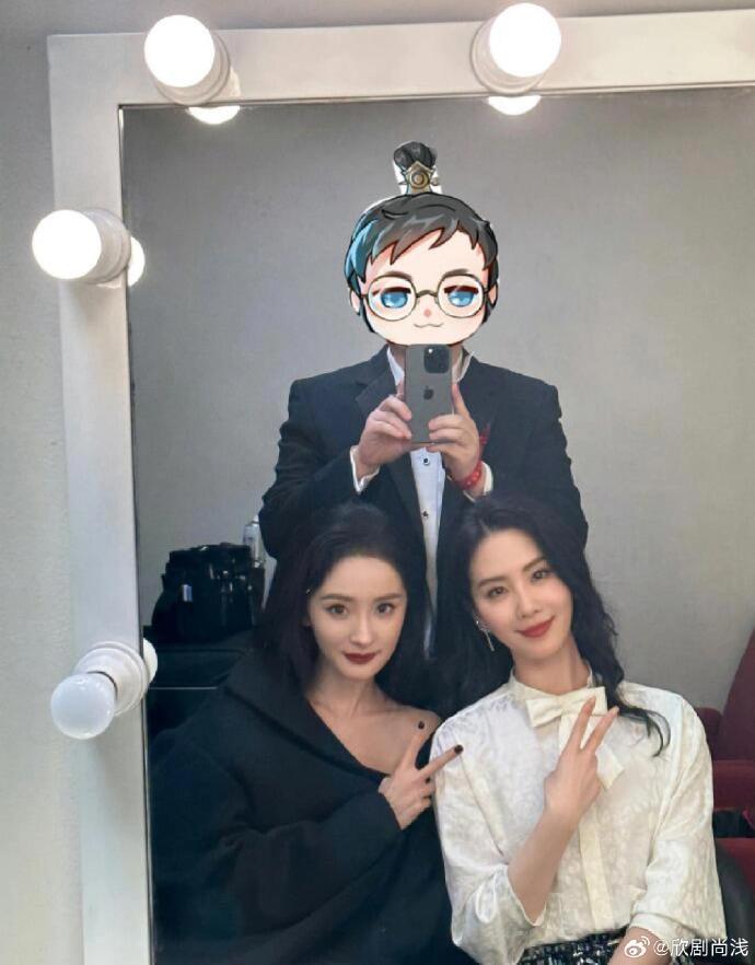 杨幂,刘诗诗,胡歌十几年前一起去埃及旅游, 这种照片现在再也看不到了