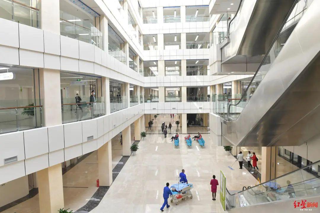 四川大学华西医院空港医院开诊6条公交线路接驳