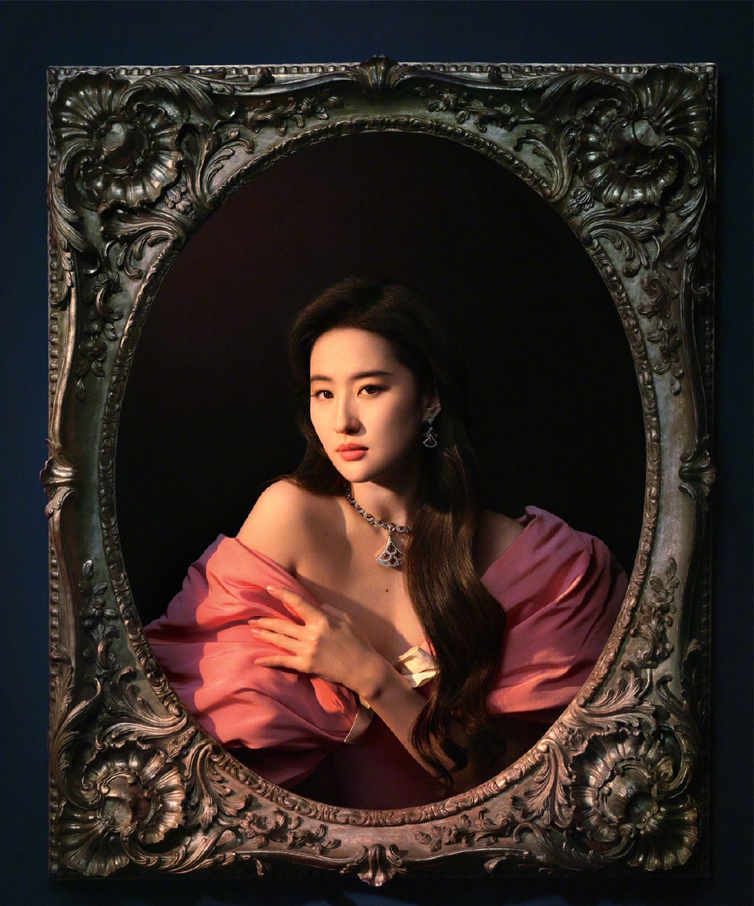 神仙姐姐#刘亦菲# 时尚cosmo六月刊封面大片,高贵冷艳的气质,端庄大气