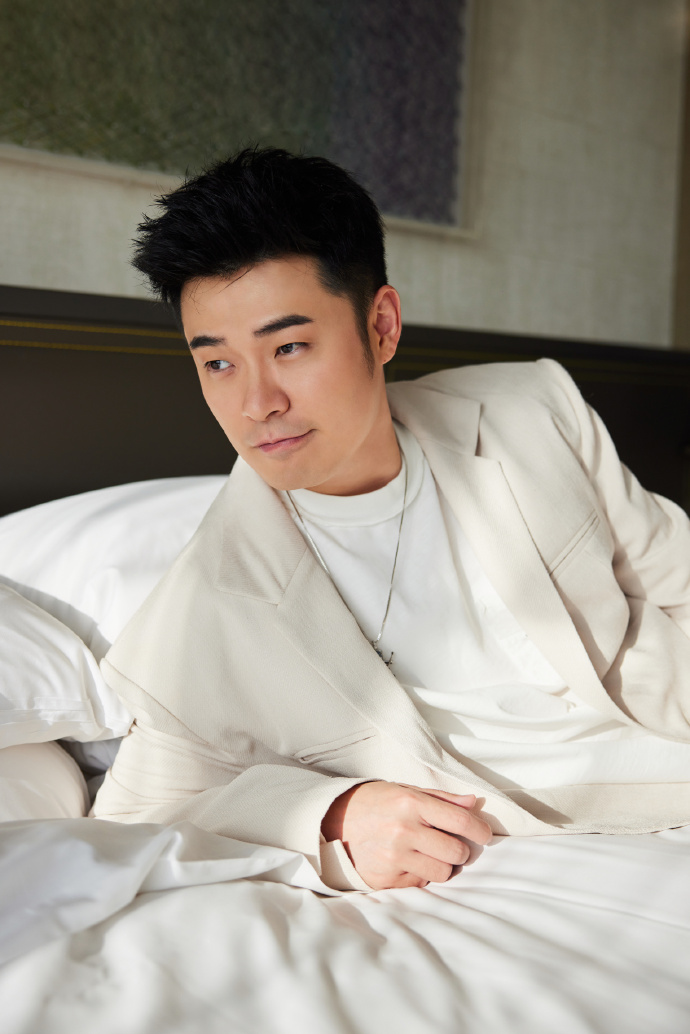 陈赫1109生日快乐#小作卡点送上赫老板@陈赫白色温度生日写真一组