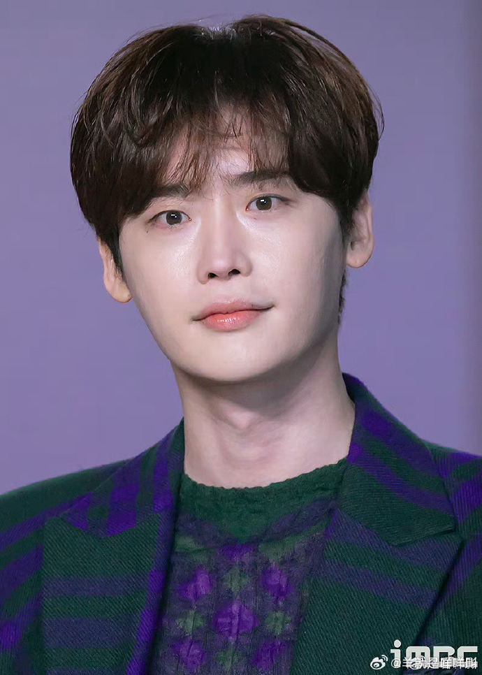 李钟硕颜值回春