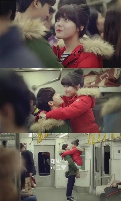 朴炯植-南智贤地铁内果敢拥抱 南智贤直接用腿缠住朴炯植