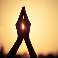 女生双手合十头像_微信头像图片大全