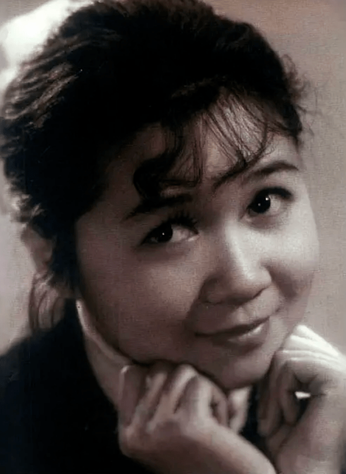 蔡明年轻时素颜照,惊艳到我了