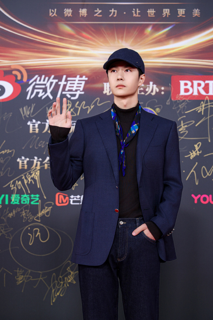 王一博超话·#微博之夜#  恭喜青年电影人@uniq-王一博获得2023微博之