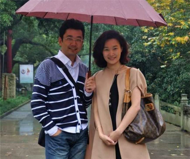 央视美女主持人李梓萌,44岁至今未婚,她的生活是怎样的?__财经头条