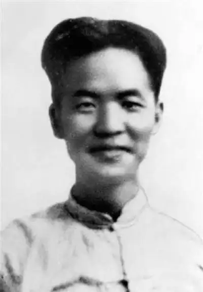 邓中夏,1894年10月出生,湖南宜章人.