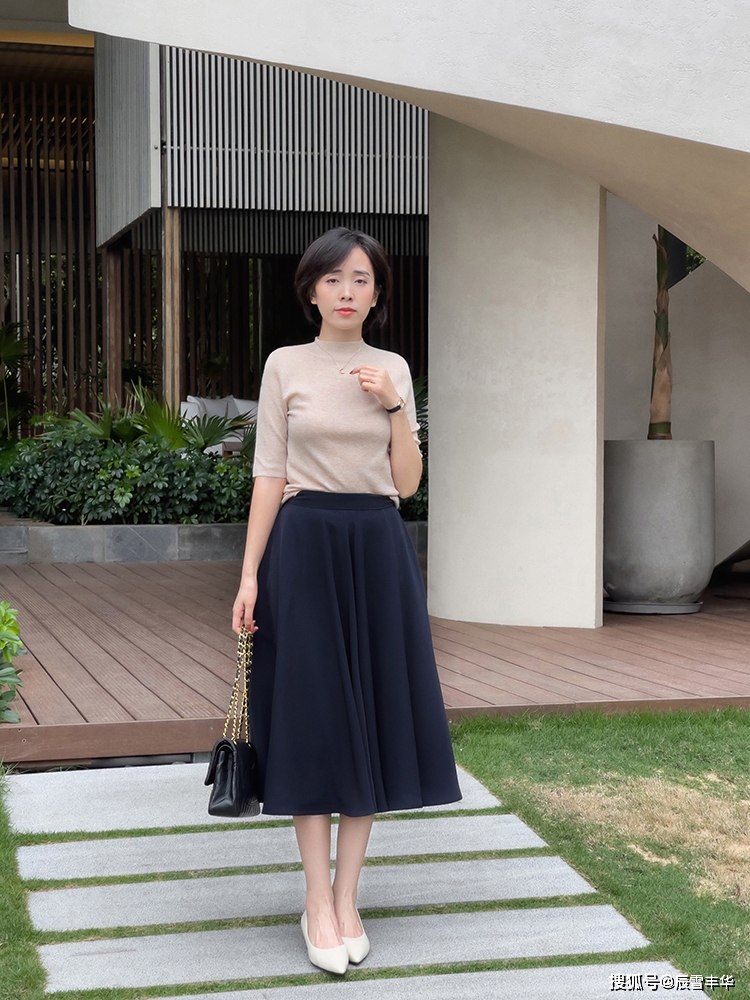 原创三四十岁的女人学会穿半身裙不仅优雅还很高级轻松穿出时尚感