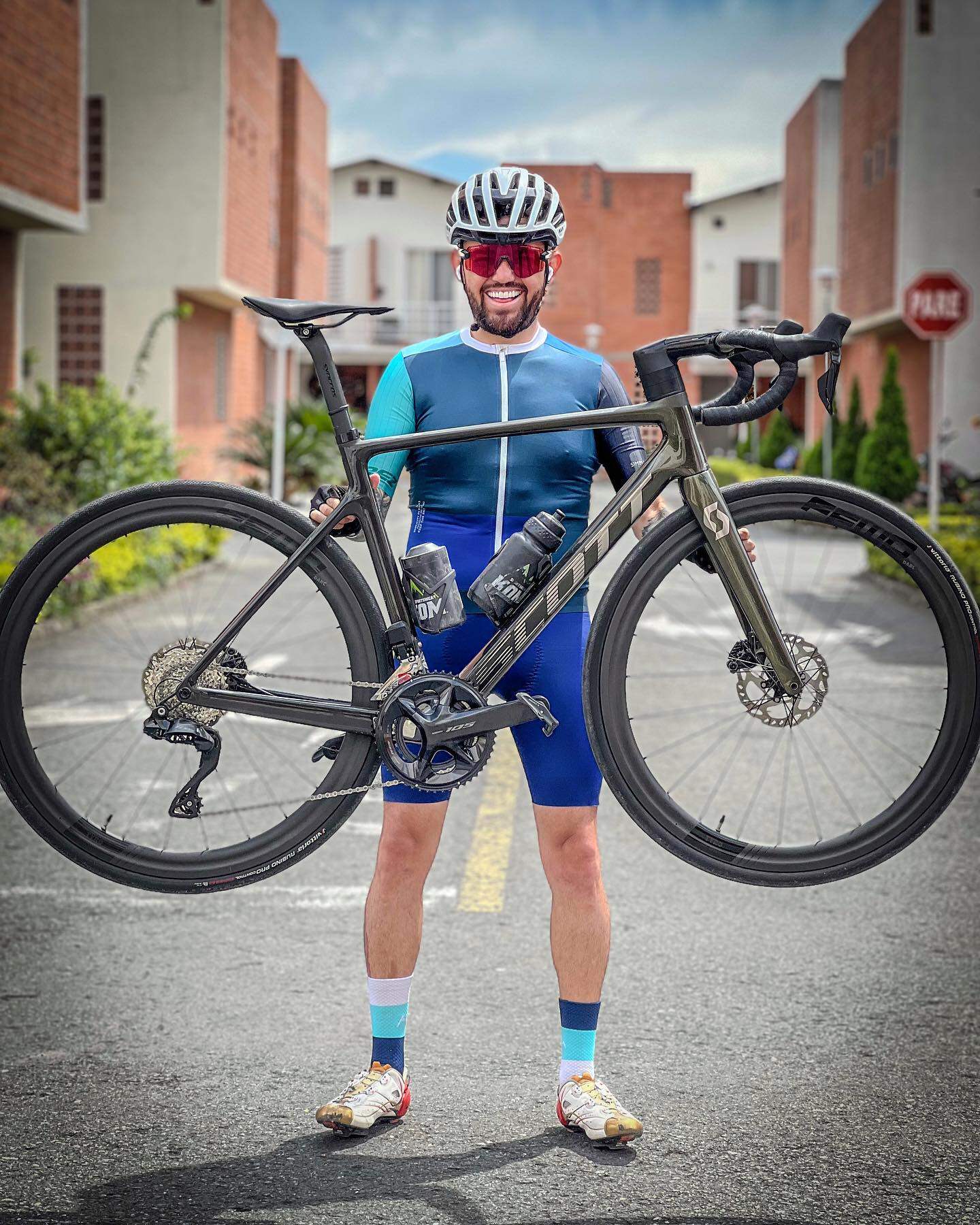 2023款scottaddictrc综合超轻碳纤维电子变速公路公路自行车