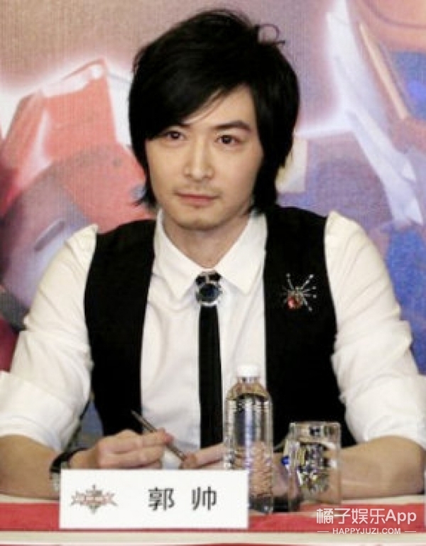 好久不见8年了铠甲勇士里的风鹰侠现在成帅大叔啦