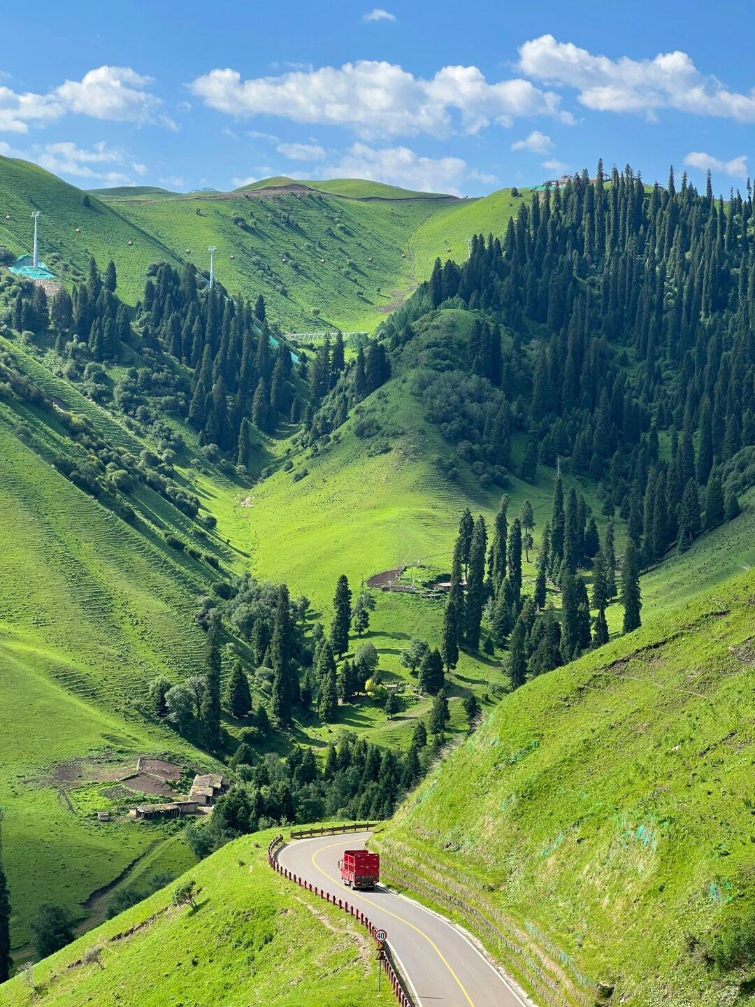 那拉提的夏天,是伊犁草原封神之作 经历了雨天,阴天后, 来到了新疆