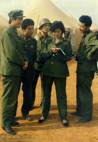 老山阵地上八十年代最可爱的人生活照