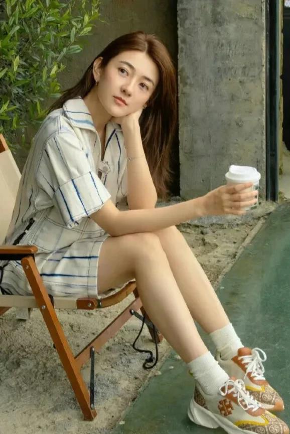 演艺圈明星写真# 影视女演员梁洁美图片(7) 声明:图片来源于公开的