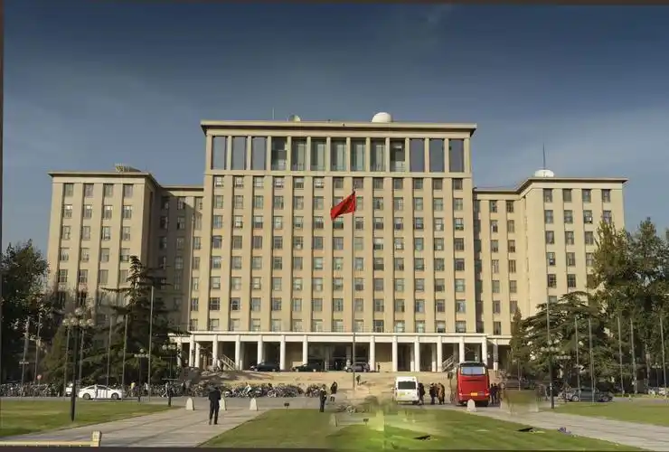 新建的清华教学大楼.