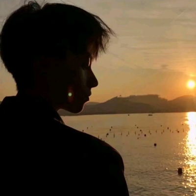 男生霸气侧脸头像高清好看的男生头像冷酷帅气侧脸清晰图片