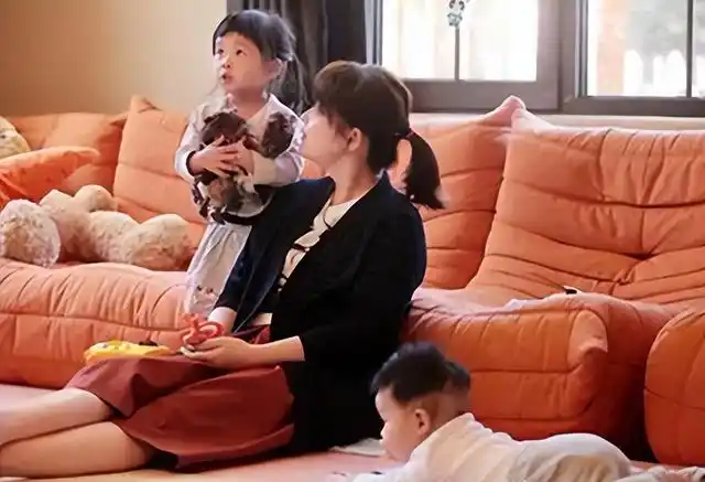 对自己的女儿,一直都是防备着,不让自己的儿子和女儿接触