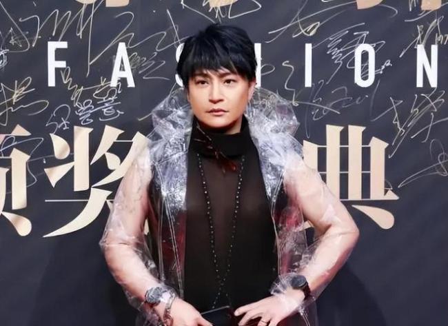 声明中提到,陈志朋个人存在不规范行为,对外以工作室的名义签合同,但