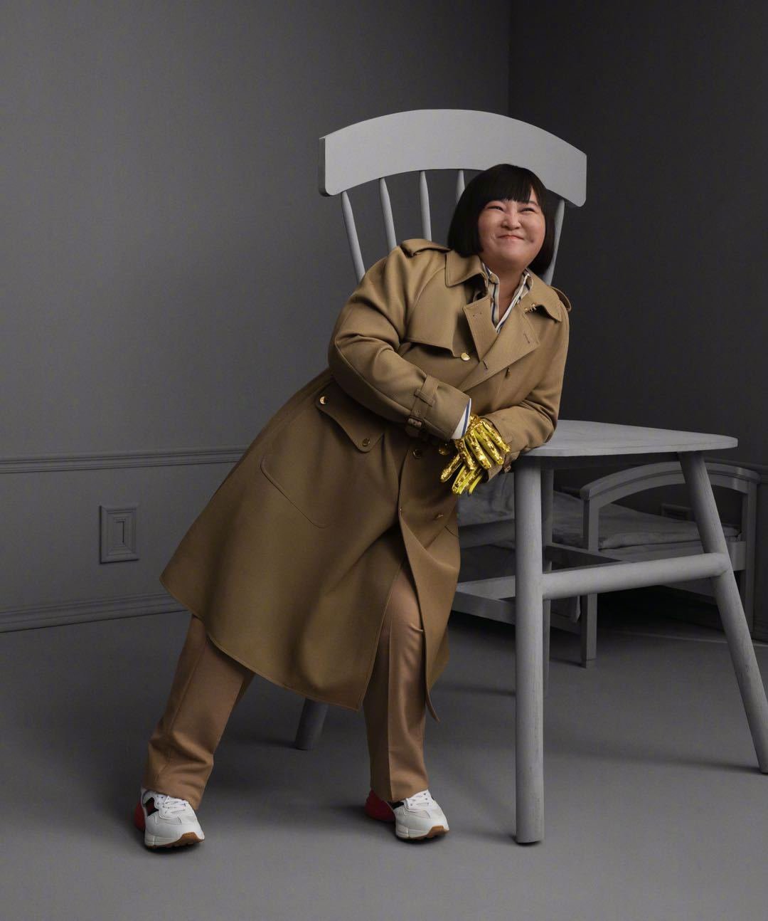 贾玲时尚大片身穿霸道女总裁style又酷又拽