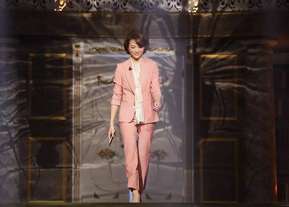 《朗读者》与另一个董卿