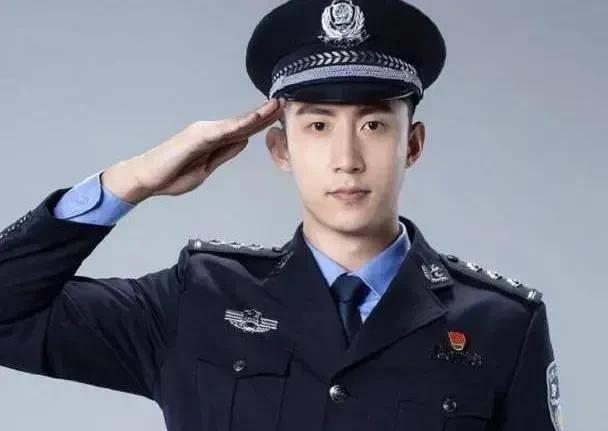 明星穿警服照,张家辉最飒吴彦祖帅气杨幂颜值担当,最后的最经典_剧照