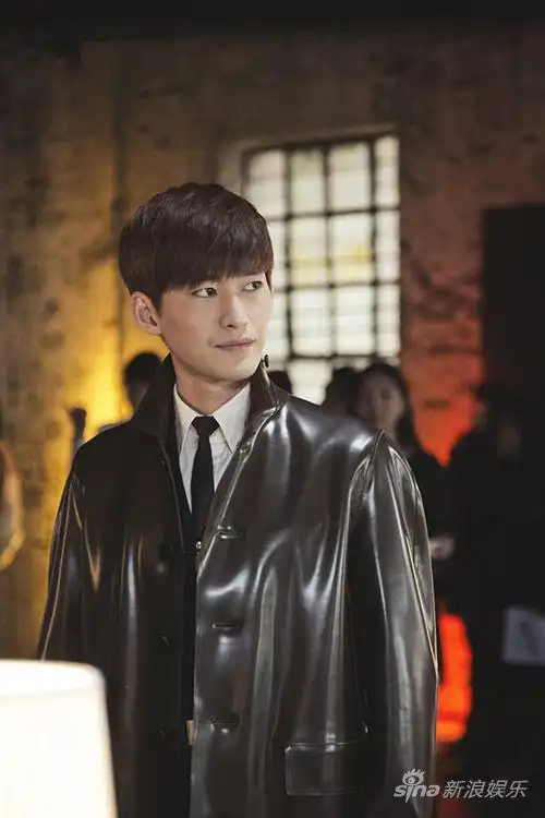 张翰剧中饰演"高冷霸道总裁"