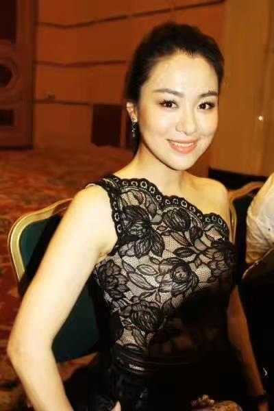 一胖毁所有,曾经的古装女神沈傲君,婚后胖到认不出