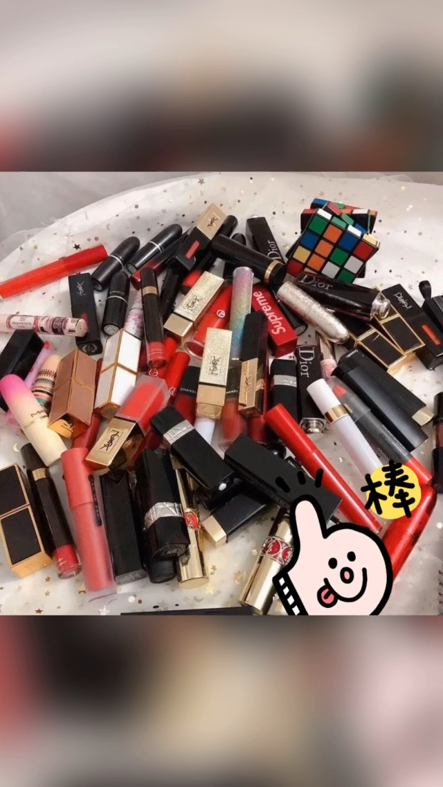 上个月出国买了一大堆口红,怀孕了老公不让用,一堆还没有用过的口红