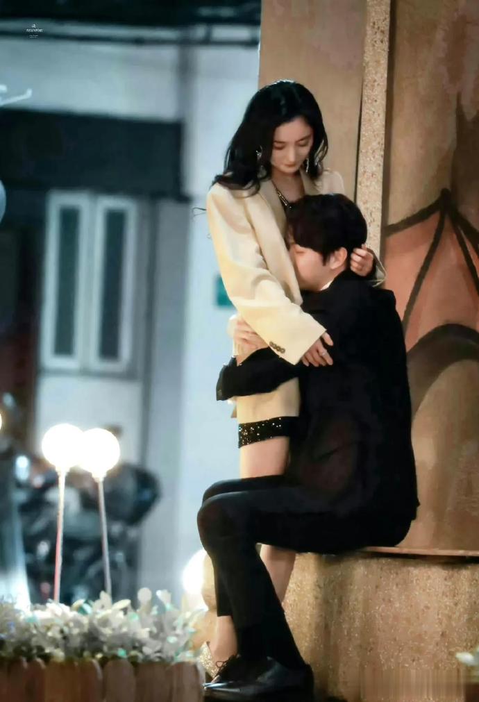 秦岚魏大勋被曝秘密同居!举止亲密似夫妻,相差10岁是绝配