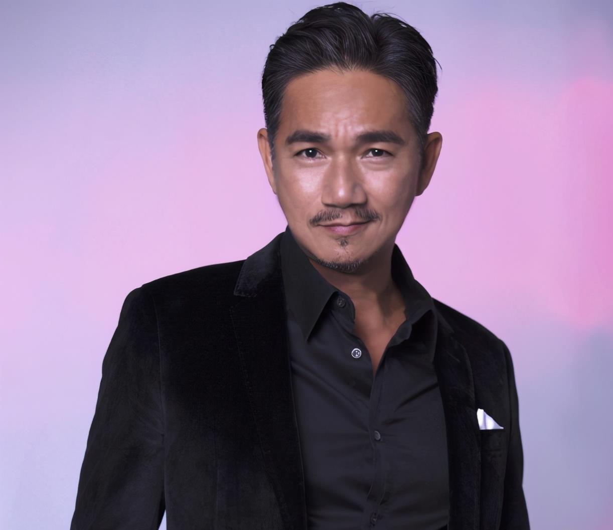 港片大反派骆达华晒近照,才56岁头发就全白了,真是让人心疼_香港_生活