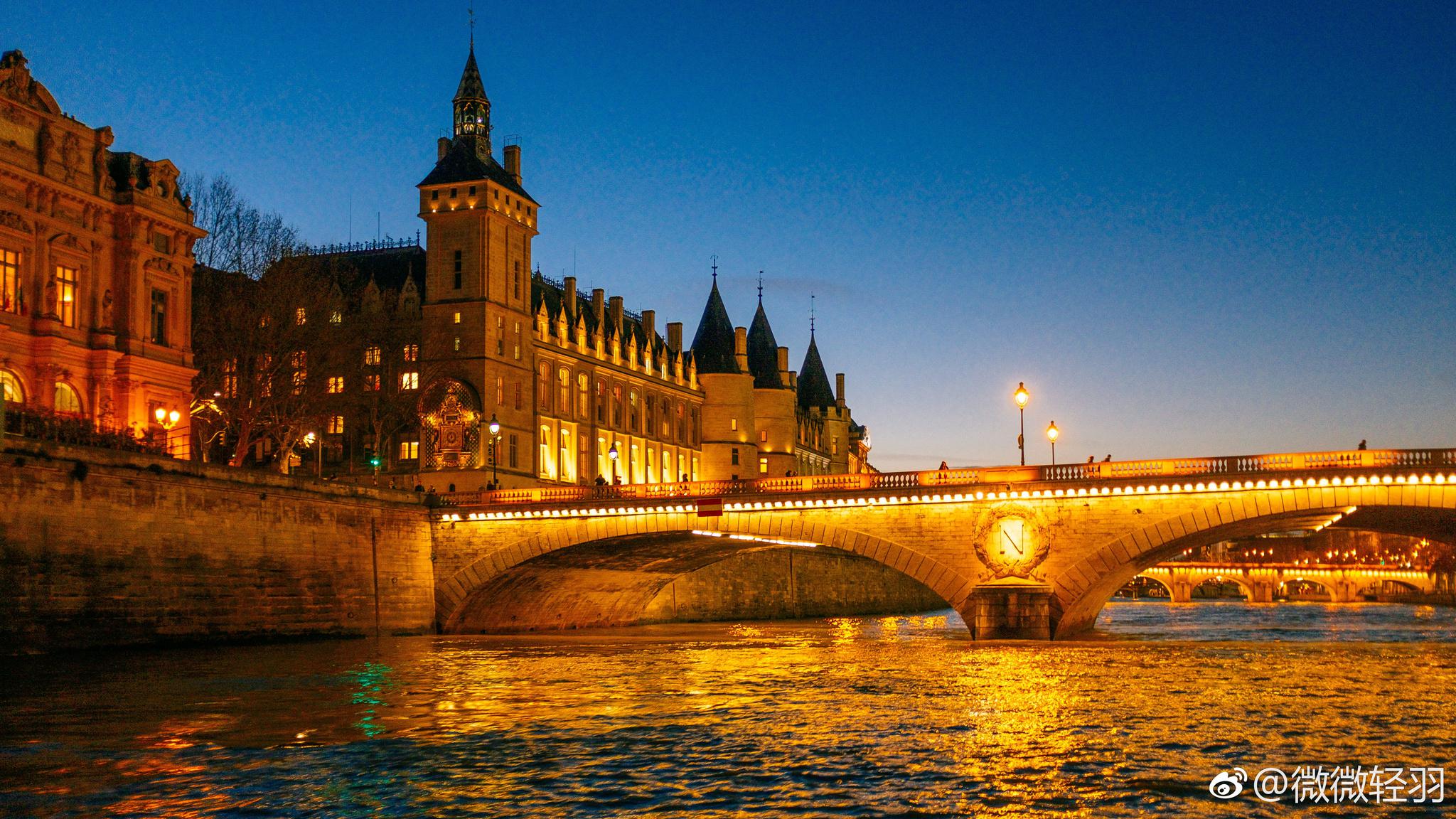 最幸福的事情无外乎看到电脑屏保上的随机图片一张一张被我在实地用相