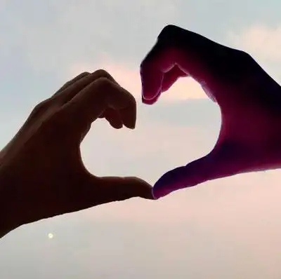 陈晓陈妍希承认恋情 对着天空共比爱心