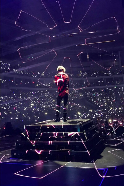 薛之谦背影壁纸