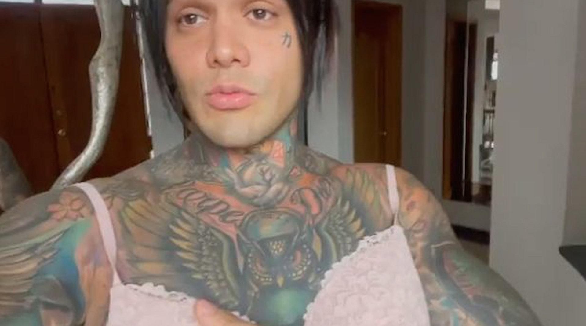 哥伦比亚男网红做隆胸手术 网友:太辣眼!