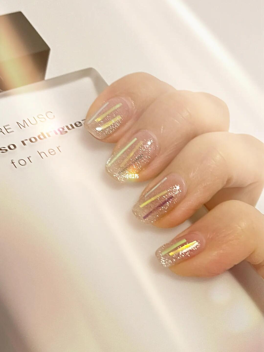 夏日显白纯欲渐变猫眼美甲