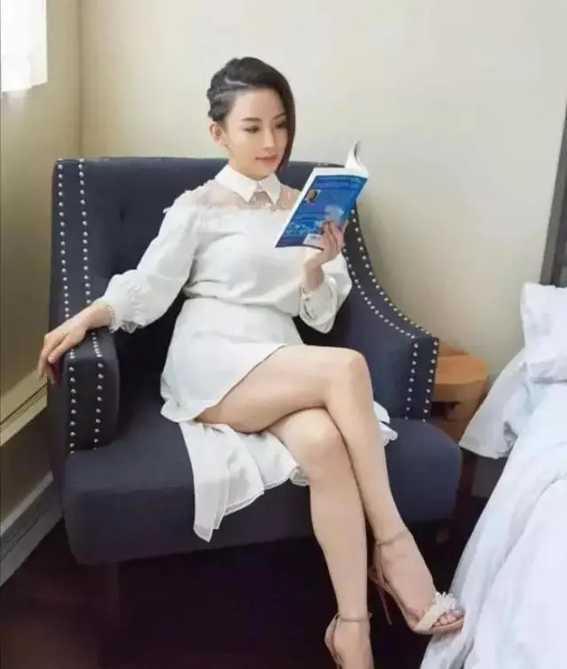 2,潘晓婷的个人魅力:气质优雅,颜值出众潘晓婷的台球生涯始于1997年