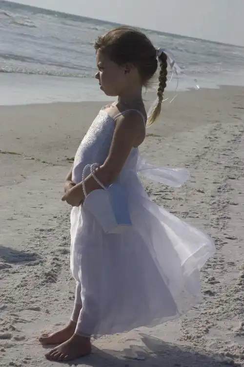 仅一个人,阴影,服装,光线,沙子,影子,海岸,浪花,沙地,休闲装,小孩