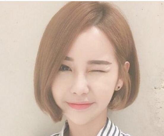 好看偏分女短发发型图片