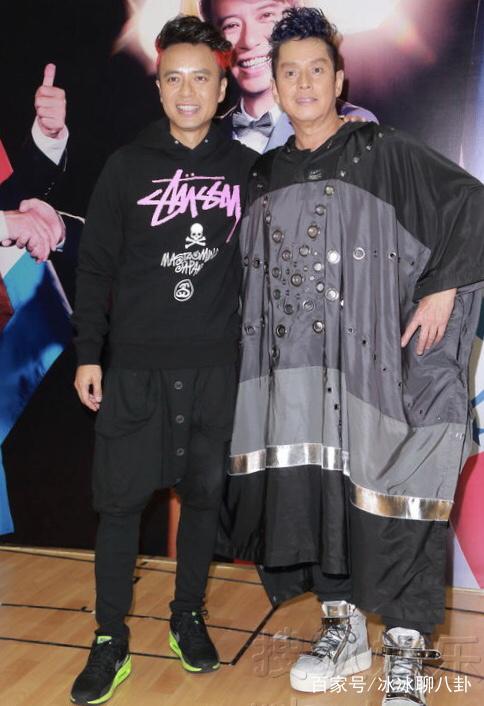 李克勤与谭咏麟亲密合照