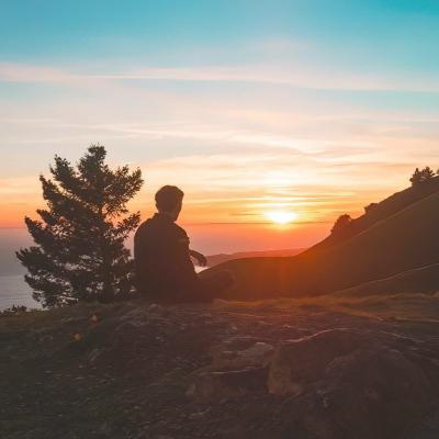 海边男头像背影高清侧脸伤感 帅哥必用的意境男头像高清图片_男生头像